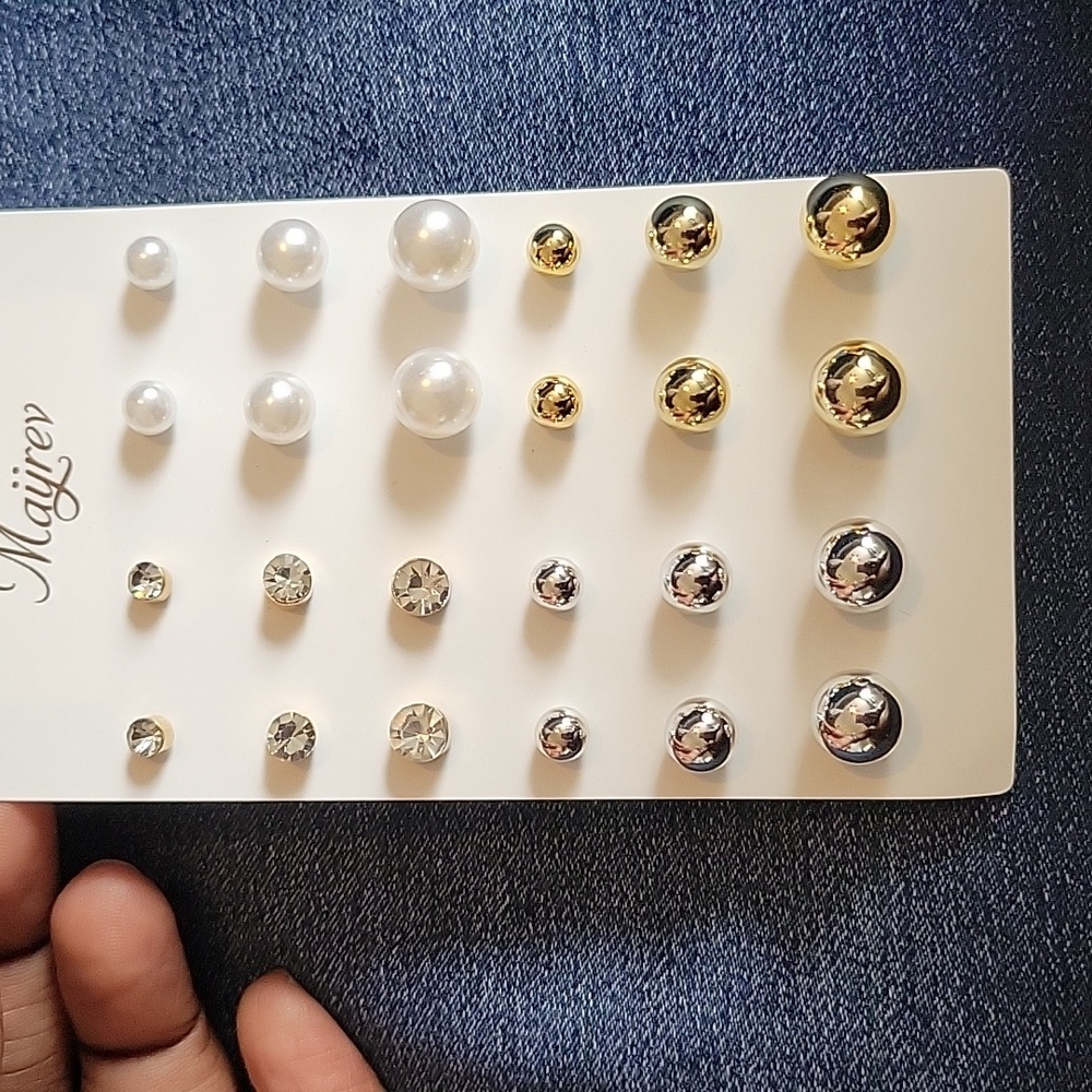 12 pair of fashion jewelry earrings